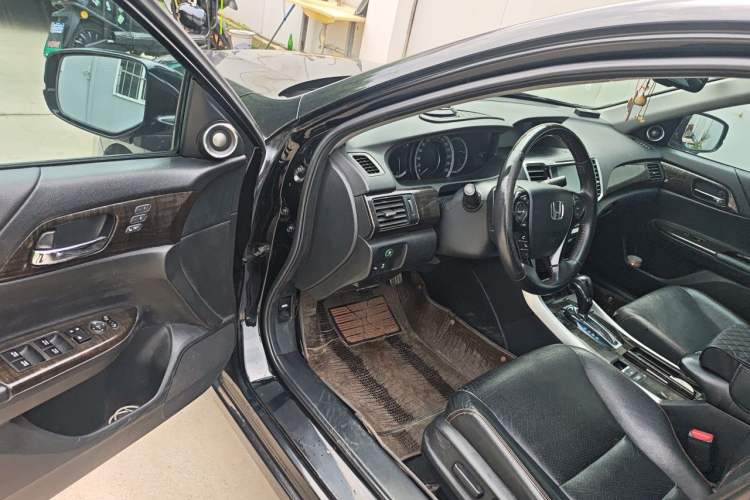 Used Honda Accord 2014 3.0L VTI Prestige Edition Driver Seat
