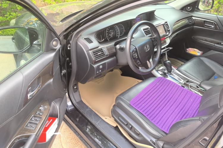 Used Honda Accord 2014 2.4L EXN Luxury Navigation Edition Driver Seat