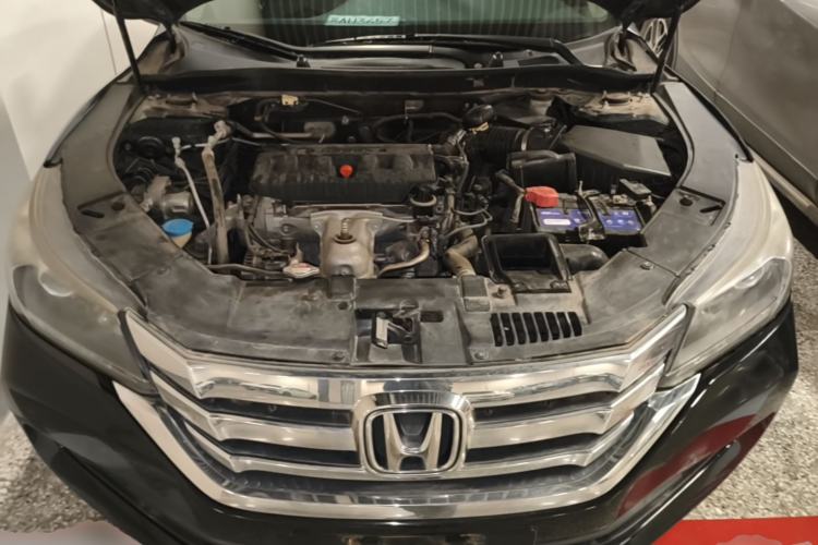 Used Honda Accord 2014 2.0L LX Comfort Edition Engine Bay