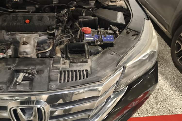 Used Honda Accord 2014 2.0L LX Comfort Edition Engine Bay Left