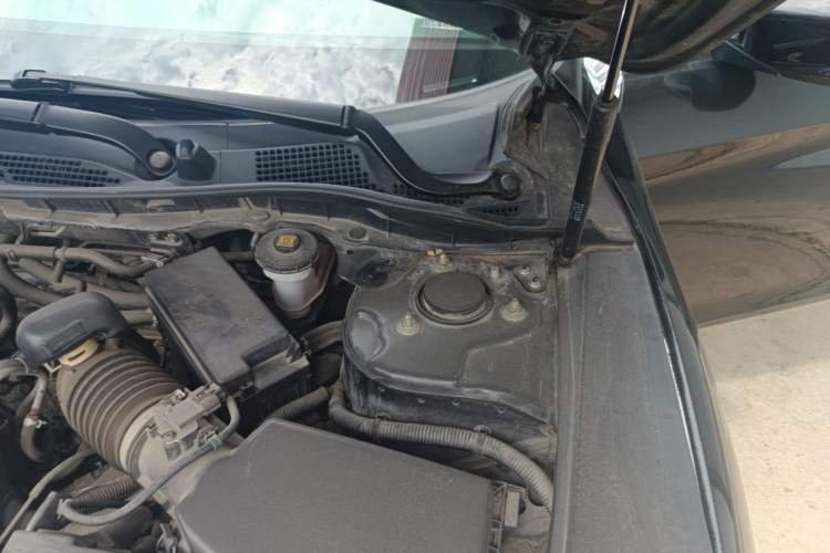 Used Honda Accord 2014 2.0L LX Comfort Edition Engine Bay Left