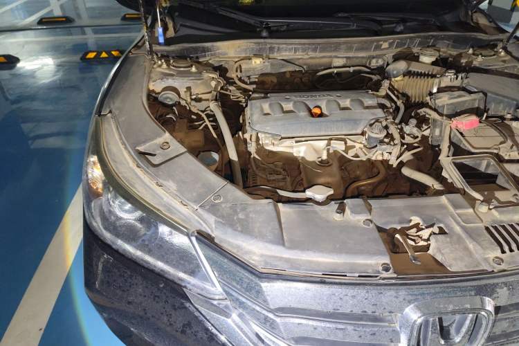 Used Honda Accord 2014 2.0L LX Comfort Edition Engine Bay Right