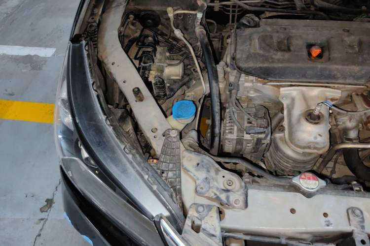 Used Honda Accord 2014 2.0L EX Luxury Edition Engine Bay Right