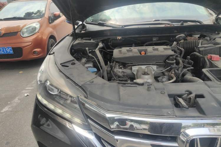 Used Honda Accord 2014 2.0L LX Comfort Edition Engine Bay Right