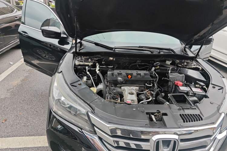 Used Honda Accord 2014 2.0L LX Comfort Edition Engine Bay Right