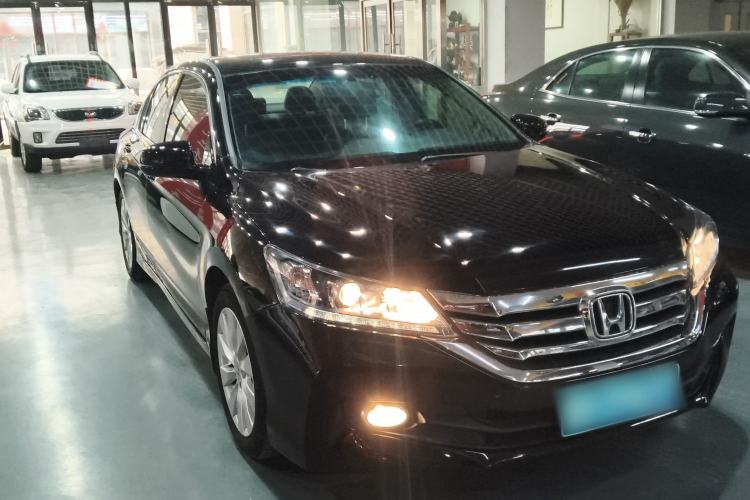 Used Honda Accord 2014 2.4L LX Comfort Edition Front Right 45 Deg