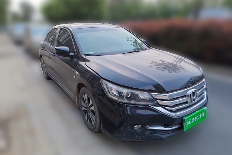 Used Honda Accord 2014 2.0L LX Comfort Edition Front Right 45 Deg