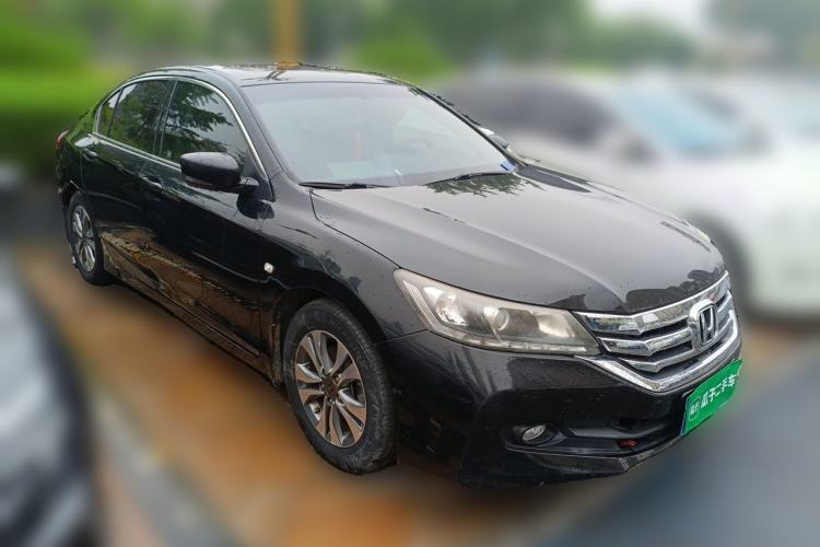 Used Honda Accord 2014 2.0L LX Comfort Edition Front Right 45 Deg