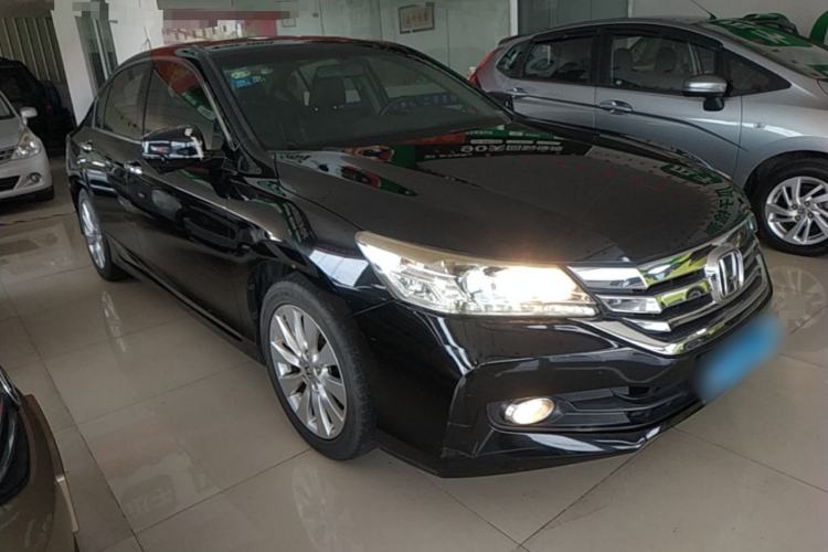 Used Honda Accord 2014 2.4L EX Luxury Edition Front Right 45 Deg