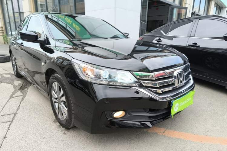 Used Honda Accord 2014 2.0L LX Comfort Edition Front Right 45 Deg