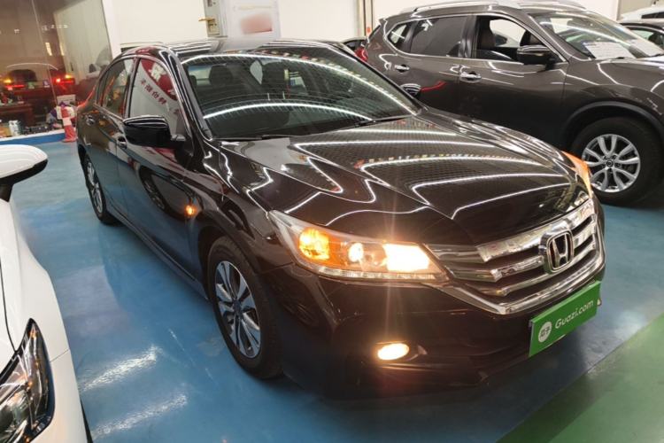 Used Honda Accord 2014 2.0L LX Comfort Edition Front Right 45 Deg