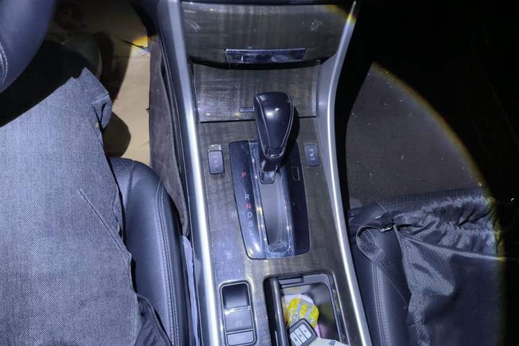 Used Honda Accord 2014 2.4L EX Luxury Edition Gear Lever