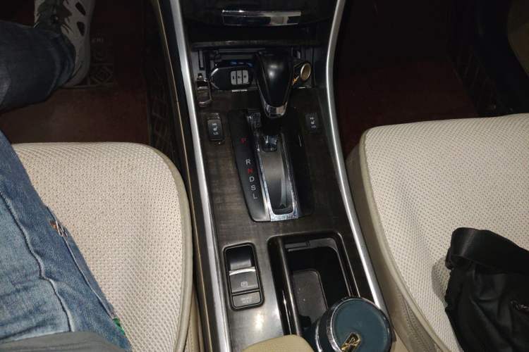 Used Honda Accord 2014 2.4L EXN Luxury Navigation Edition Gear Lever