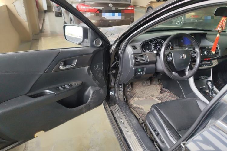 Used Honda Accord 2014 2.0L EX Luxury Edition Interior 3