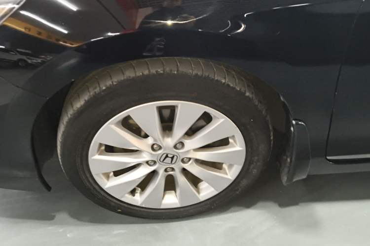 Used Honda Accord 2014 2.4L LX Comfort Edition Left Front Wheel Hub
