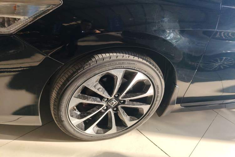 Used Honda Accord 2014 3.0L VTI Prestige Edition Left Front Wheel Hub