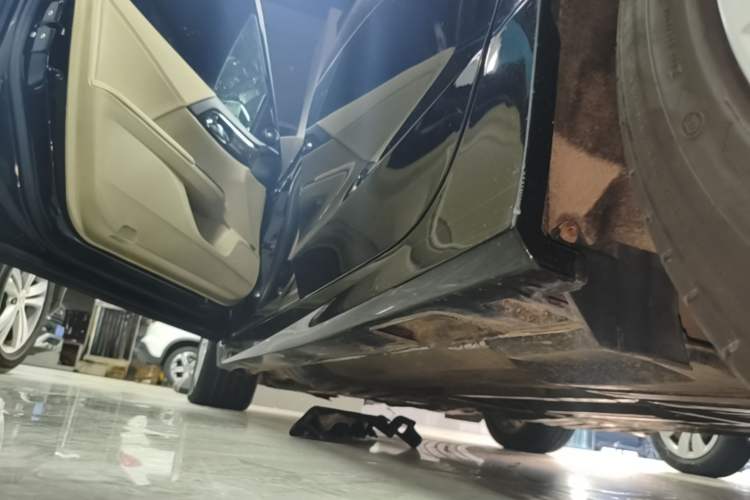Used Honda Accord 2014 2.4L EX Luxury Edition Left Side Sill