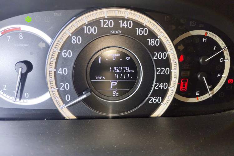 Used Honda Accord 2014 2.0L LX Comfort Edition Odometer Close Up