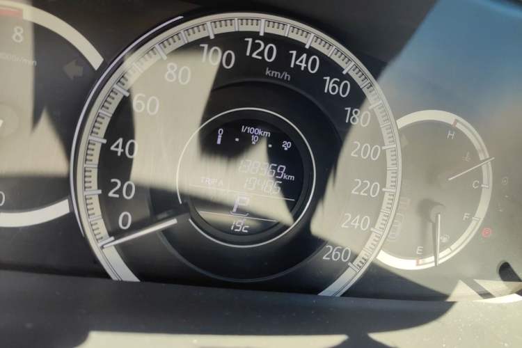 Used Honda Accord 2014 2.4L EX Luxury Edition Odometer Close Up