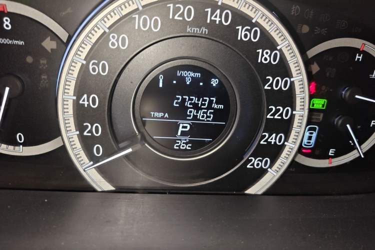 Used Honda Accord 2014 2.0L LX Comfort Edition Odometer Close Up