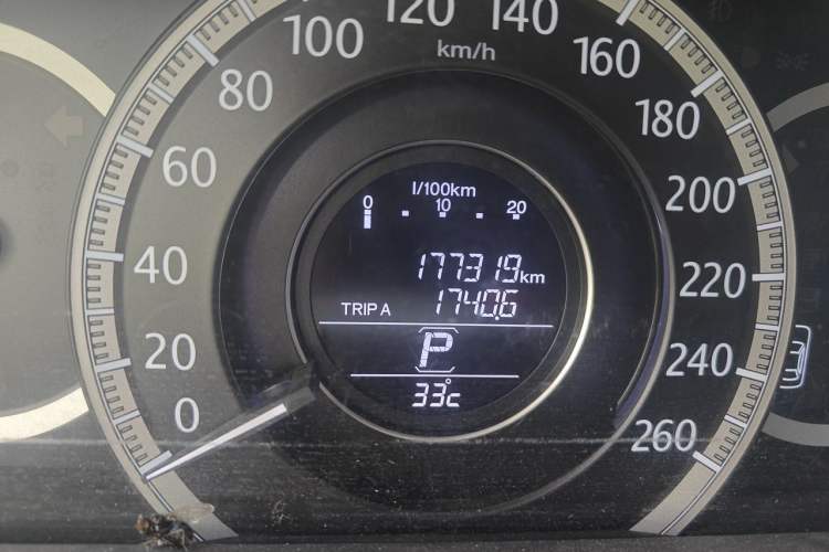 Used Honda Accord 2014 2.0L EX Luxury Edition Odometer Close Up