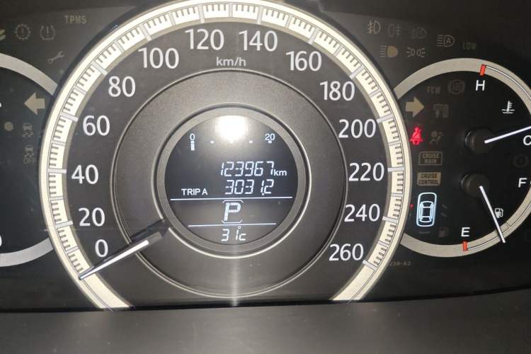 Used Honda Accord 2014 2.4L EX Luxury Edition Odometer Close Up