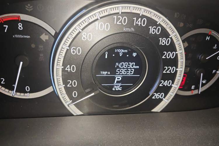 Used Honda Accord 2014 2.0L EX Luxury Edition Odometer Close Up
