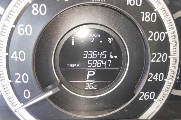 Used Honda Accord 2014 2.0L LX Comfort Edition Odometer Close Up