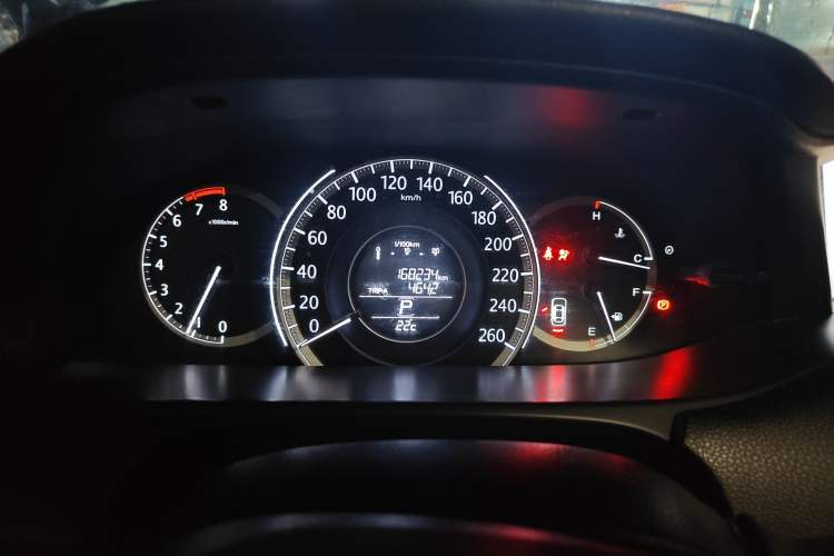 Used Honda Accord 2014 2.0L LX Comfort Edition Odometer Close Up