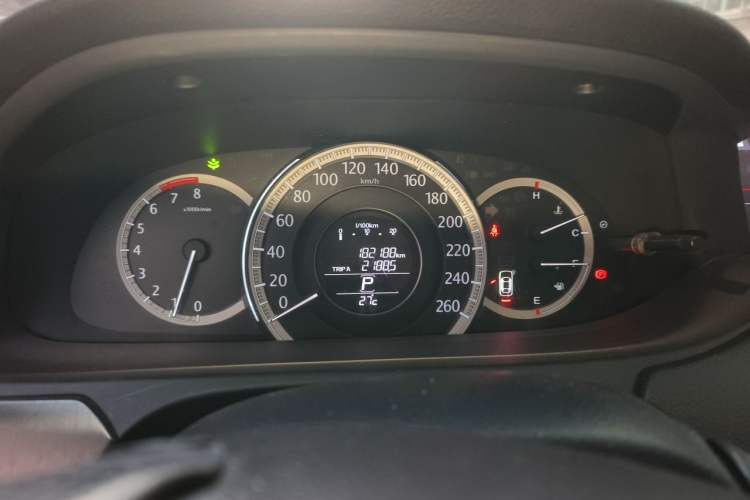 Used Honda Accord 2014 2.0L LX Comfort Edition Odometer Close Up