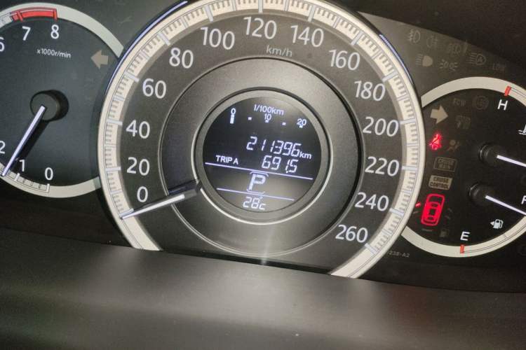 Used Honda Accord 2014 2.4L EX Luxury Edition Odometer Close Up