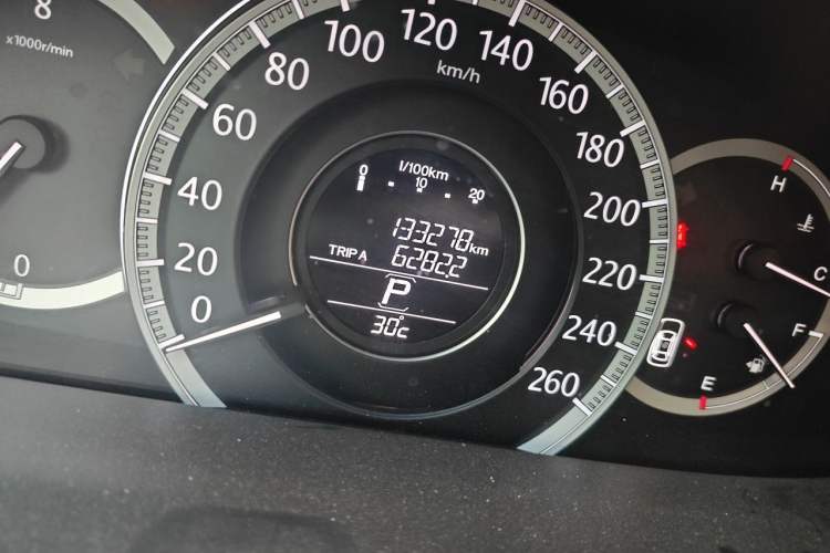Used Honda Accord 2014 2.4L EX Luxury Edition Odometer Close Up