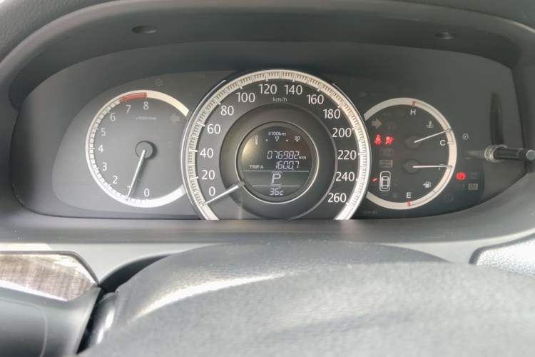 Used Honda Accord 2014 2.4L EX Luxury Edition Odometer Close Up
