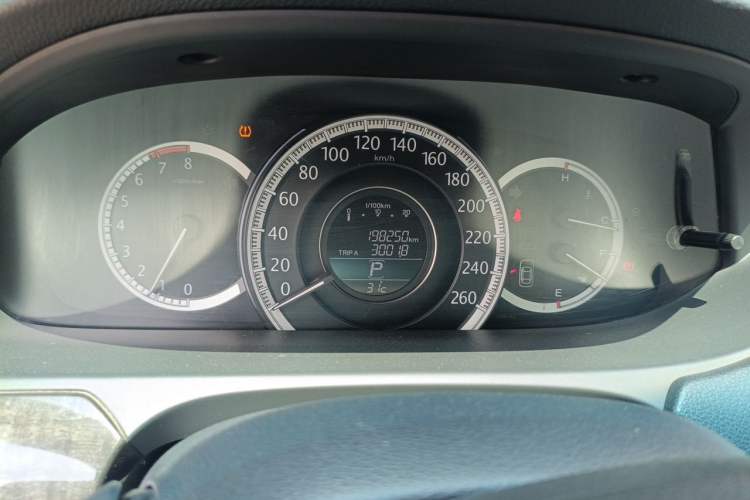 Used Honda Accord 2014 2.4L EX Luxury Edition Odometer Close Up