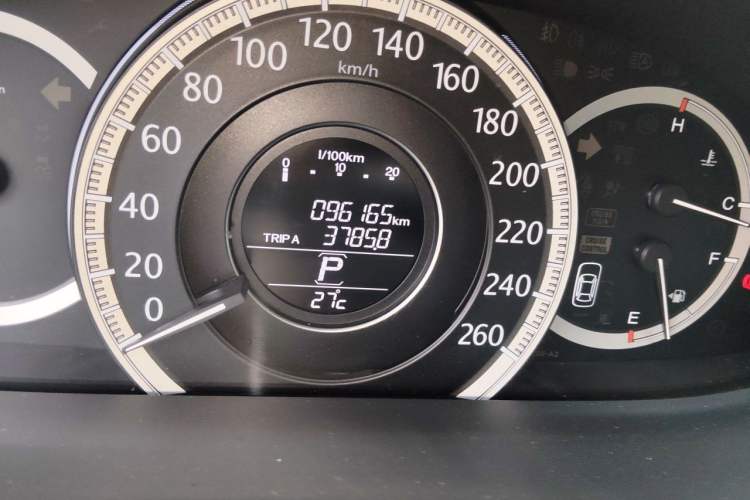 Used Honda Accord 2014 2.0L EX Luxury Edition Odometer Close Up