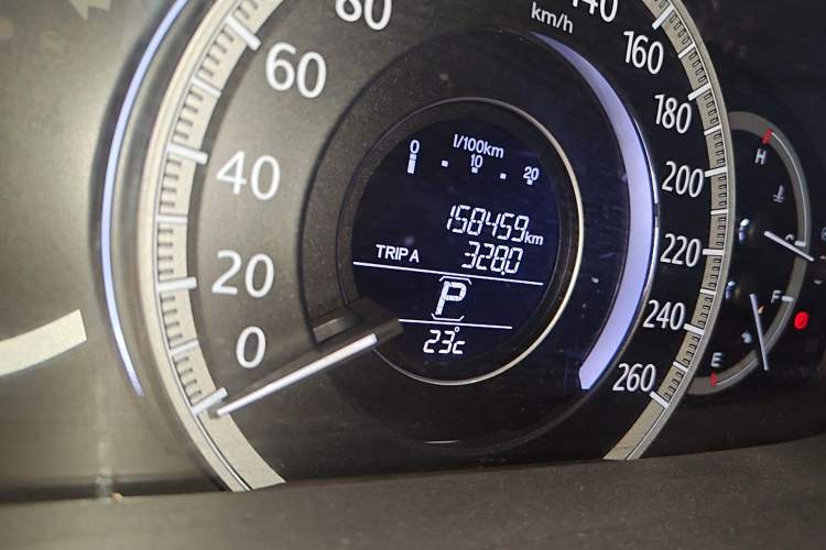 Used Honda Accord 2014 2.0L LX Comfort Edition Odometer Close Up
