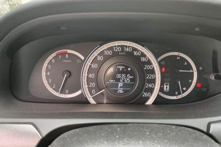 Used Honda Accord 2014 2.0L LX Comfort Edition Odometer Close Up