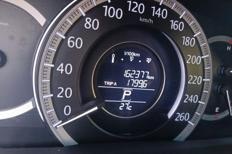 Used Honda Accord 2014 2.0L LX Comfort Edition Odometer Close Up