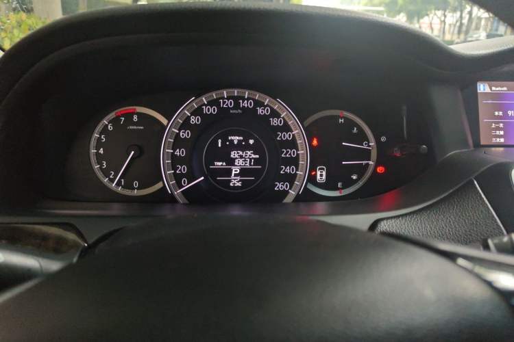 Used Honda Accord 2014 2.4L EX Luxury Edition Odometer Close Up