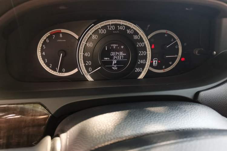 Used Honda Accord 2014 2.4L EX Luxury Edition Odometer Close Up