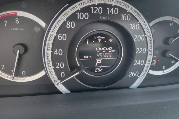 Used Honda Accord 2014 2.4L EX Luxury Edition Odometer Close Up
