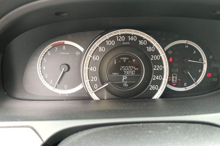 Used Honda Accord 2014 2.0L LX Comfort Edition Odometer Close Up