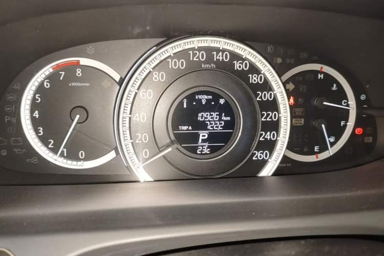 Used Honda Accord 2014 2.0L LX Comfort Edition Odometer Close Up