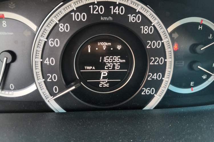 Used Honda Accord 2014 2.4L EX Luxury Edition Odometer Close Up