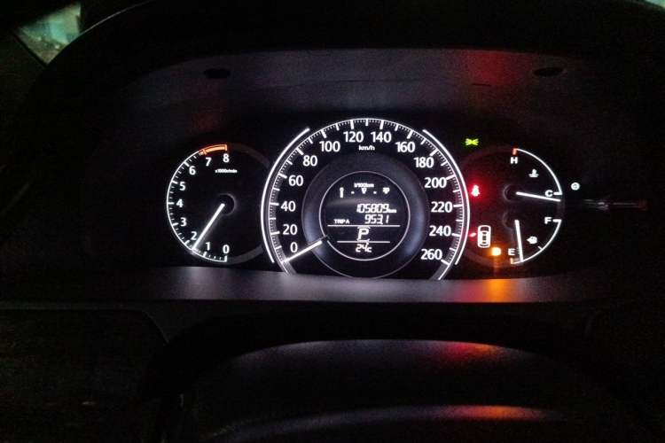 Used Honda Accord 2014 2.4L EX Luxury Edition Odometer Close Up