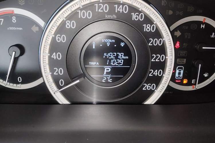 Used Honda Accord 2014 2.0L EX Luxury Edition Odometer Close Up