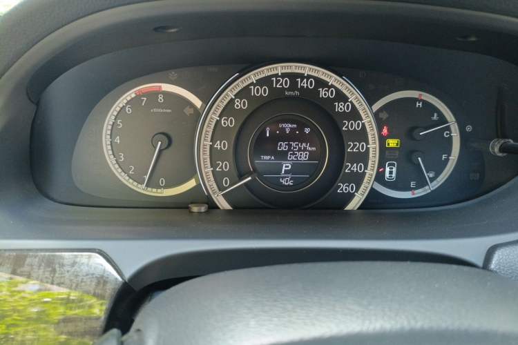 Used Honda Accord 2014 2.4L EX Luxury Edition Odometer Close Up