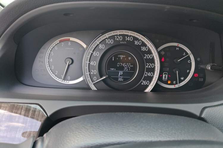 Used Honda Accord 2014 2.4L EX Luxury Edition Odometer Close Up