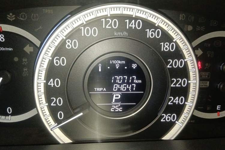 Used Honda Accord 2014 2.4L EX Luxury Edition Odometer Close Up