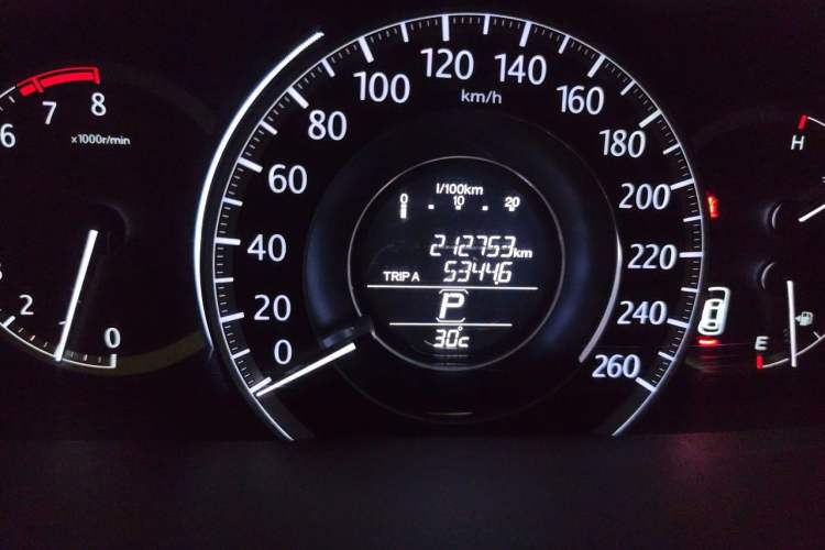 Used Honda Accord 2014 2.0L LX Comfort Edition Odometer Close Up